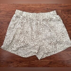 Mahina elastic shorts - size large